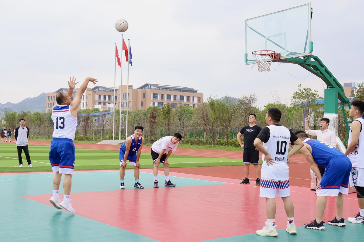 老年篮球爱好者如何练习控卫技巧_1